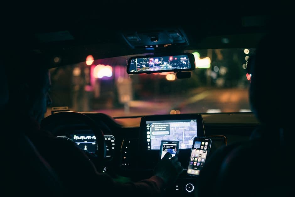 Uber despide a 3.300 empleados, el 10% de su plantilla, para volcarse en los robotaxis