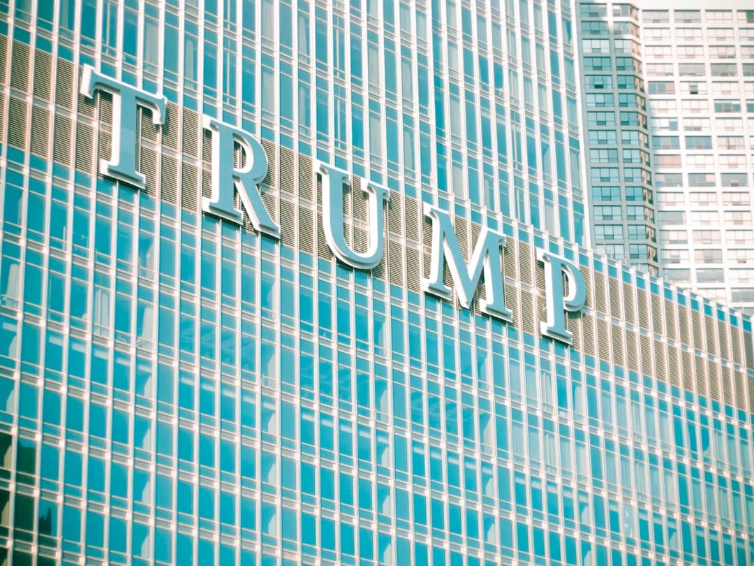 Trump retira imagen polémica