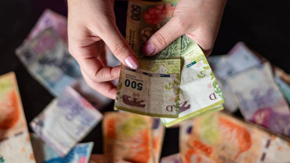 Deuda pública argentina sube ligeramente en agosto: causas y cifras